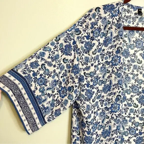 H&M Blue Floral Overthrow Shawl Size Medium - Picture 9 of 9